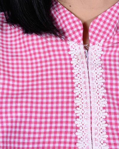 طقم عاملة منزلية بياقة دائرية كاروهات