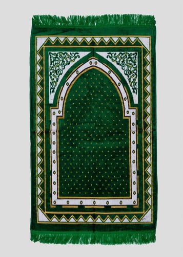 سجادة صلاة مطرزة بنقوش اسلامية