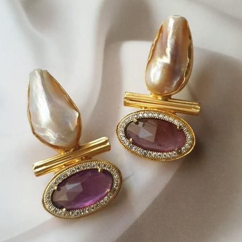 Gold-plated ear ring decorated with natural stones...