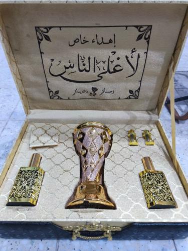 صندق إهداء خاص بمحلقاته متعدد الانوع