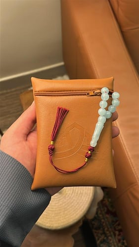 محفظة جلد فاخرة