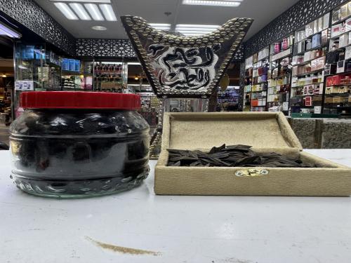 ثمن كيلو تايقر مع علبة معمول دوسري قزاز الحجم الكب...