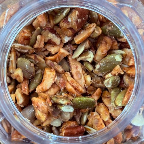 مكسرات محمّصة بالعسل الطبيعي – قرمشة فاخرة (200 جم