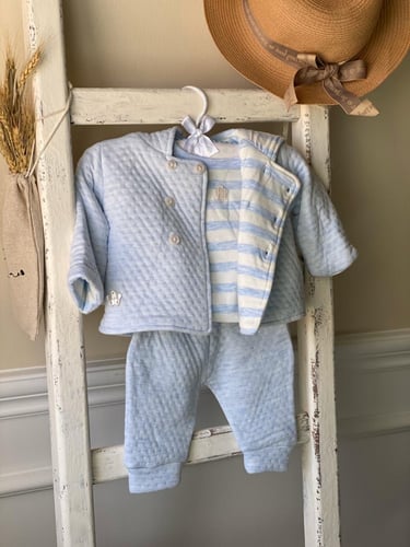 بدلة أولاد راقيه للرضع مكونة من 3 قطع .