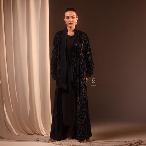 عبايه مخمل كلوش بلمعة ذهبي