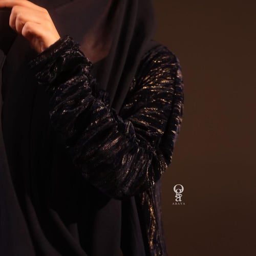 عبايه مخمل كلوش بلمعة ذهبي