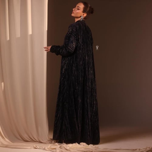 عبايه مخمل كلوش بلمعة ذهبي