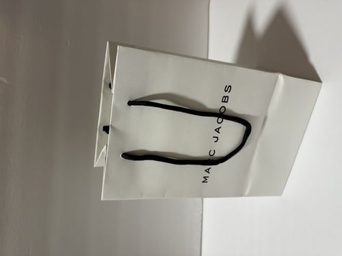 باوتش باللون الاسود من مارك جاكوبس