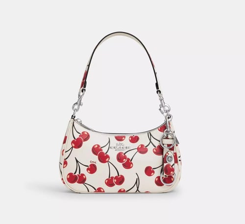 ميدالية من كوتش بطبعة الكرز