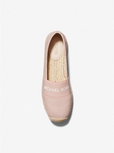 حذاء فلات باللون الوردي من مايكل كورس