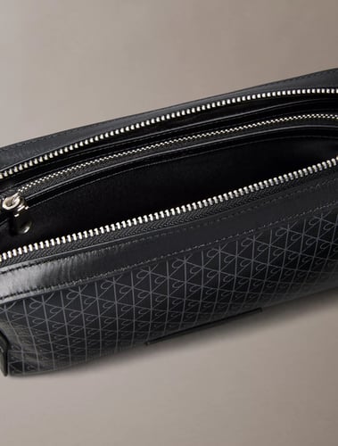 حقيبة رجالية من كالفن كلاين باللون الاسود