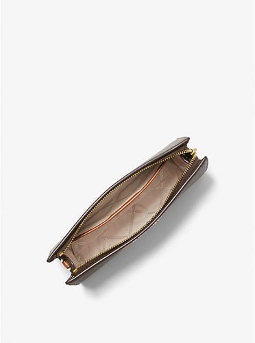 باوتش بلون البني والزيتي من مايكل كورس