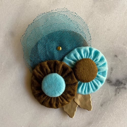 بروش صناعه يدويه(مقاس12*10سم)