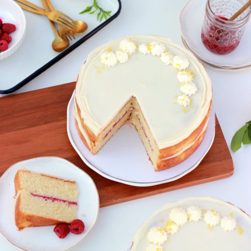 كيكة الليمون ببيوريه التوت الأحمر