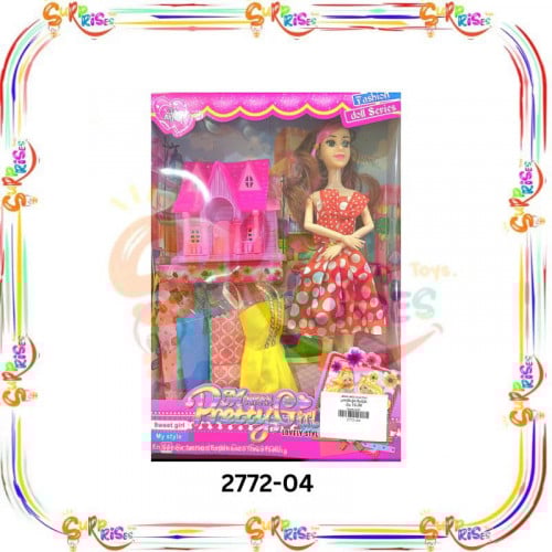 عروسة مع ملابس