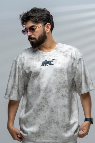 تيشرت أبيض بتصميم شخصية يامي سوكيهيرو