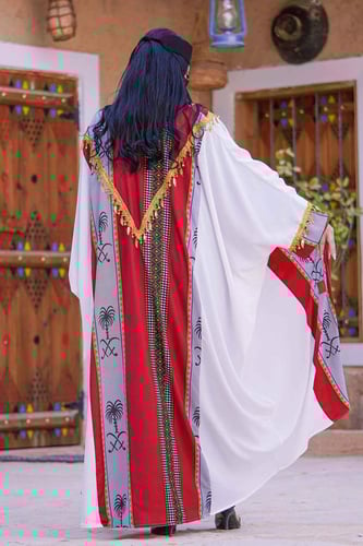 بشت يوم التأسيس أبيض متزين بقماش السدو