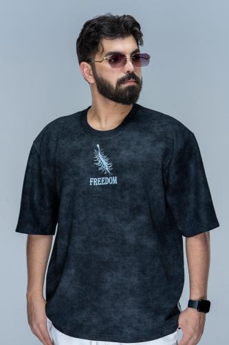 تيشرت أسود بتصميم شخصية إيرين ييغر