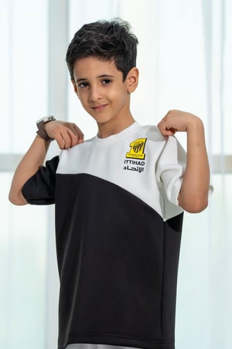 تيشرت الإتحاد أسود بقصة مائلة