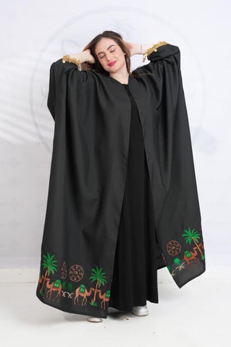 بشت سائي للتأسيس متزين بتطريز الهوية من الاسفل