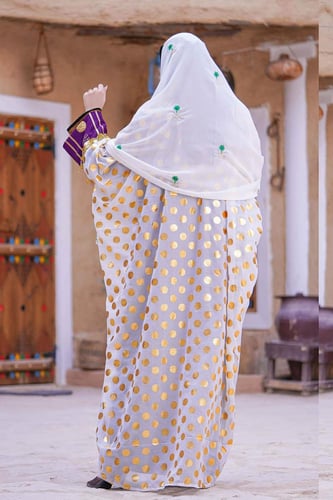 بشت يوم التأسيس أبيض مع بنفسجي متزين بهوية يوم الت...