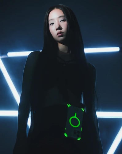 سكين ارما جراب ماج سيف مضئ بالظلام 6.7 ايفون 16 بل...