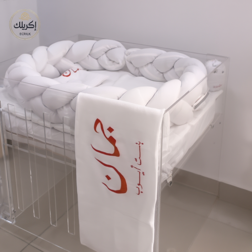 مفرش مواليد مطرز بالاسم