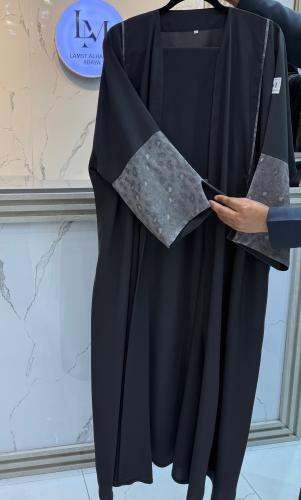 عبايه نص بشت باللون الرمادي الغامق