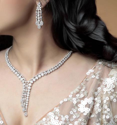 طقم ناعم مرصع بالزركون