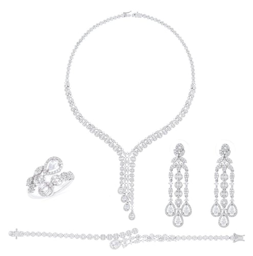 طقم ناعم مرصع بالزركون