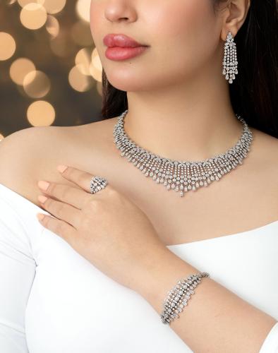 طقم ناعم مرصع بالزركون