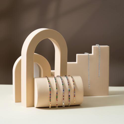 اساور تنس بتصاميم والوان متعددة