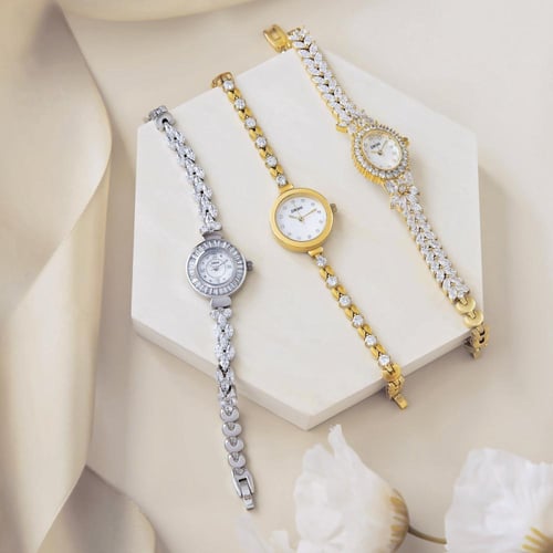 ساعة مرصعة بالزركون اللامع