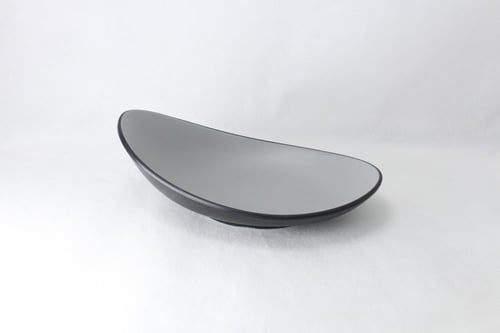 صحن ميلامين اسود ورصاصي 23 سم