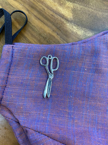 اضافة اكسسوار معدني للكمامة