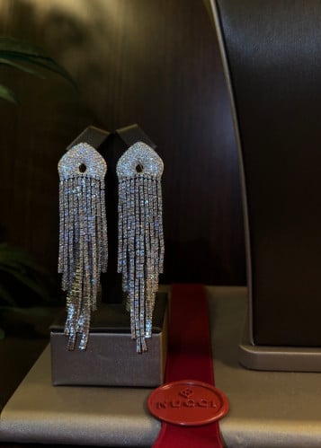 حلق زركون تصميم الماس كلاسي