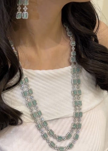 عقد فيرو لاكجري مع حلق