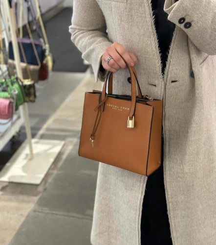 شنط مارك جوكيبز بني