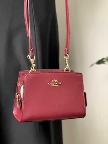 شنطة كوتش عنابي