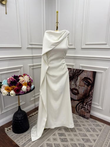 فستان ناعم ابيض