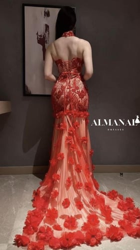 فستان سهرة هالتر احمر بتطريز زهور