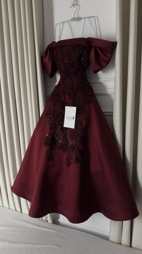 فستان سهره برغندي ميدي كلفه تطريز