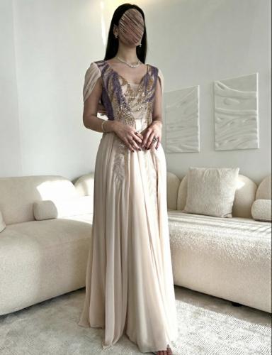 فستان سهره بتطريز شك باللون الذهبي والبنفسجي