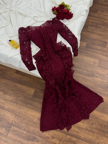 فستان عنابي دانتيل