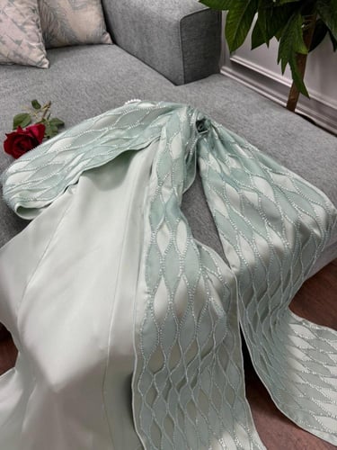 فستان سهرة أخضر ميكادو مع شال