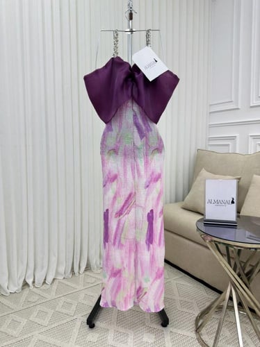 فستان سهرة ملون بفيونكة بنفسجية وسلسلة كريستال