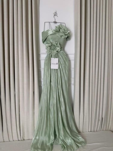 فستان ناعم اوف شولدر بوردات لون اخضر باستيل