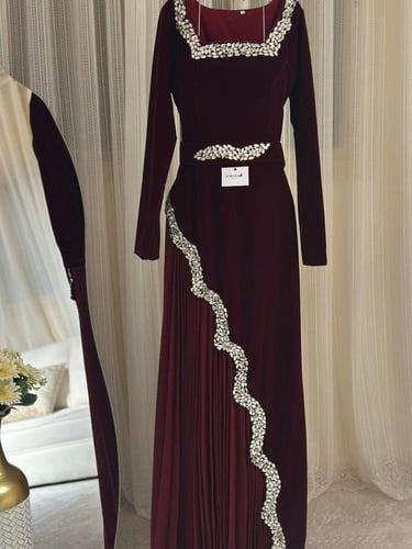 فستان شتوي سهره اكمام جوخ وشيفون كسرات