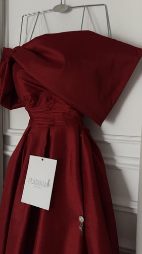 فستان الينا