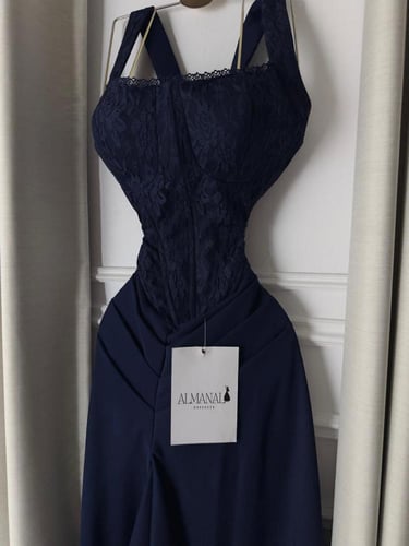 فستان ناعم بأكمام علاقي دانتيل لون كحلي